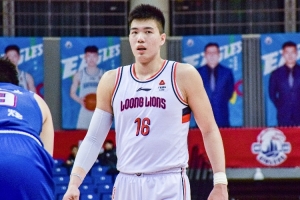 爱游戏 在线登录-媒体人：焦泊乔为广东内线提供硬度&amp;高度 崔永熙大大提升锋线水平