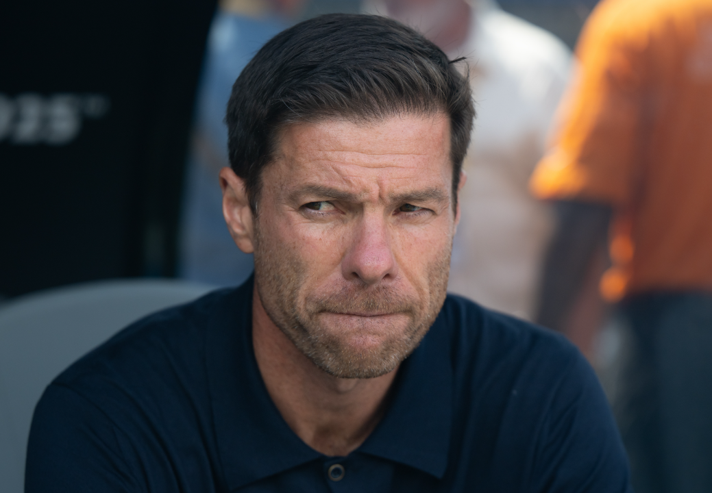 爱游戏 在线-阿隆索下课只因“炸弹三人组”？维尼修斯带头抗命，皇马太难带