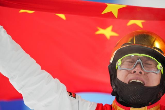 爱游戏 在线-齐广璞冬奥实现“大满贯” 空中技巧“5.0时代之王”